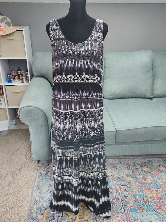 Athleta Dresses & Skirts - Athleta Black & White Patterned Sleeveless Maxi Dress XL Built In Bra